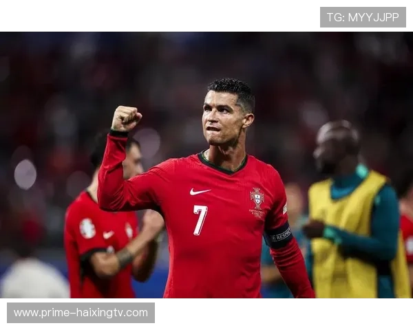 足球巨星参军之路：从绿茵场到军营的挑战与荣耀